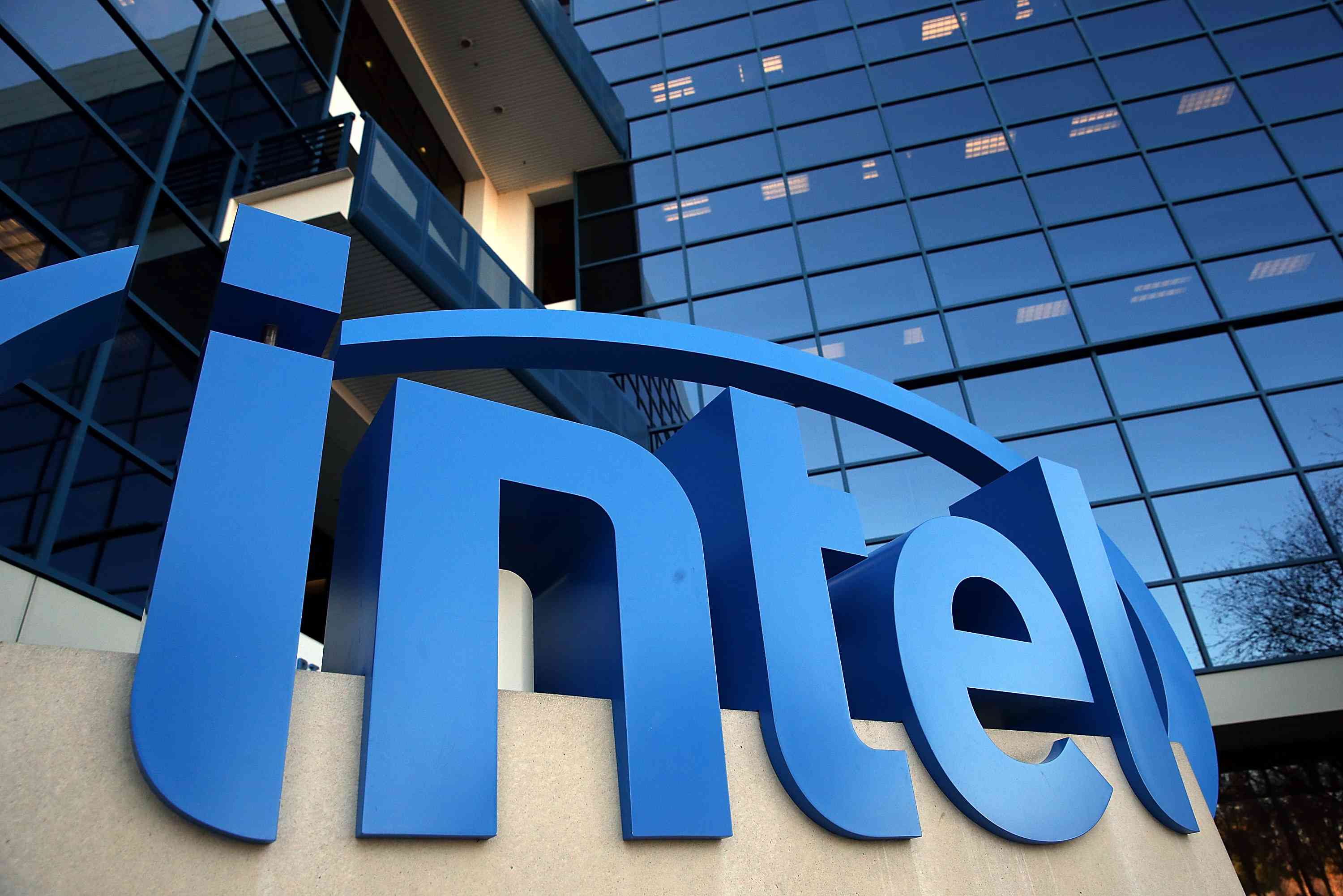 Intel Revises Revenue Guidance After US Slaps New Restrictions on Chip Sales to Chinese