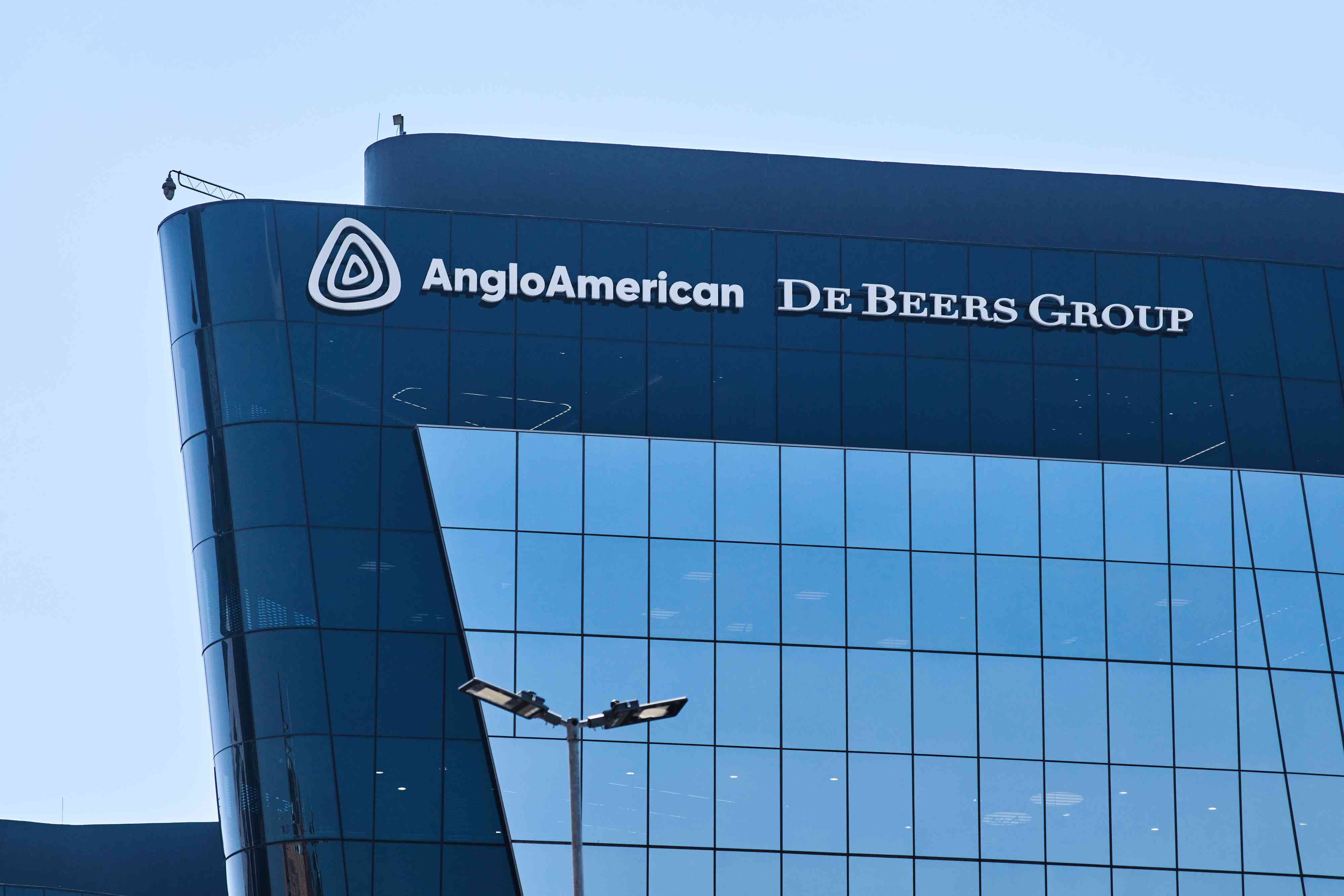 Anglo American Denies BHP Request to Extend Deadline Over $50B Offer