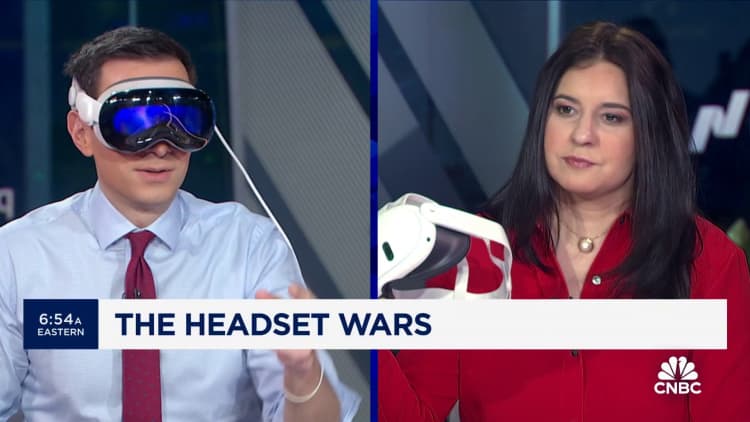 Microsoft confirms mixed reality layoffs, will keep selling HoloLens 2