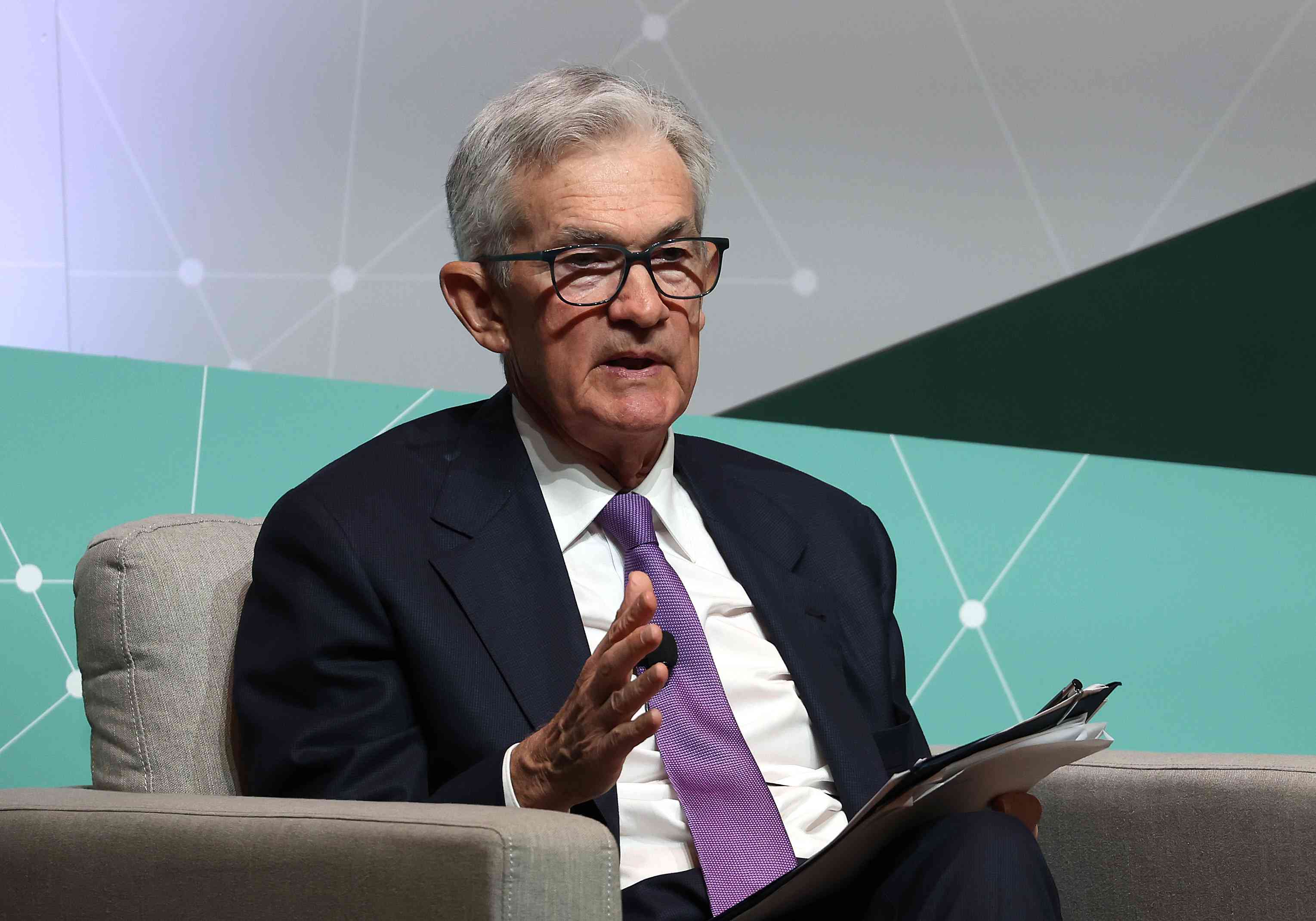 Federal Reserve Officials Now See Balanced Risks in Fight Against Inflation