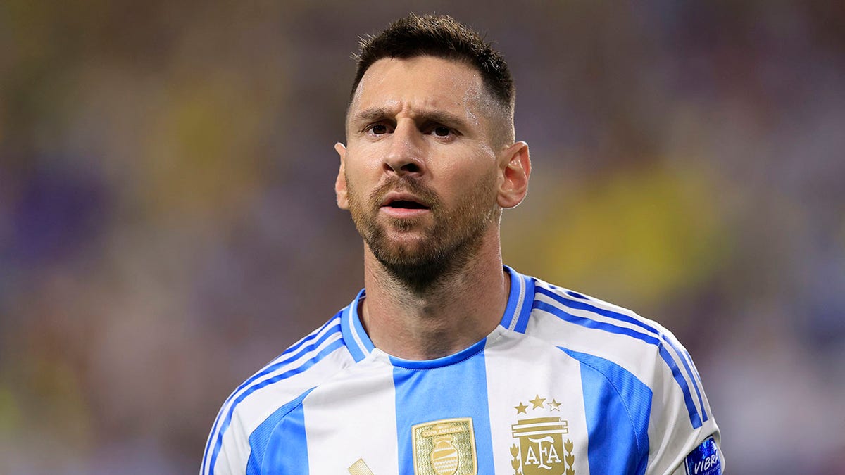 Lionel Messi in tears as he leaves Copa América final with injury