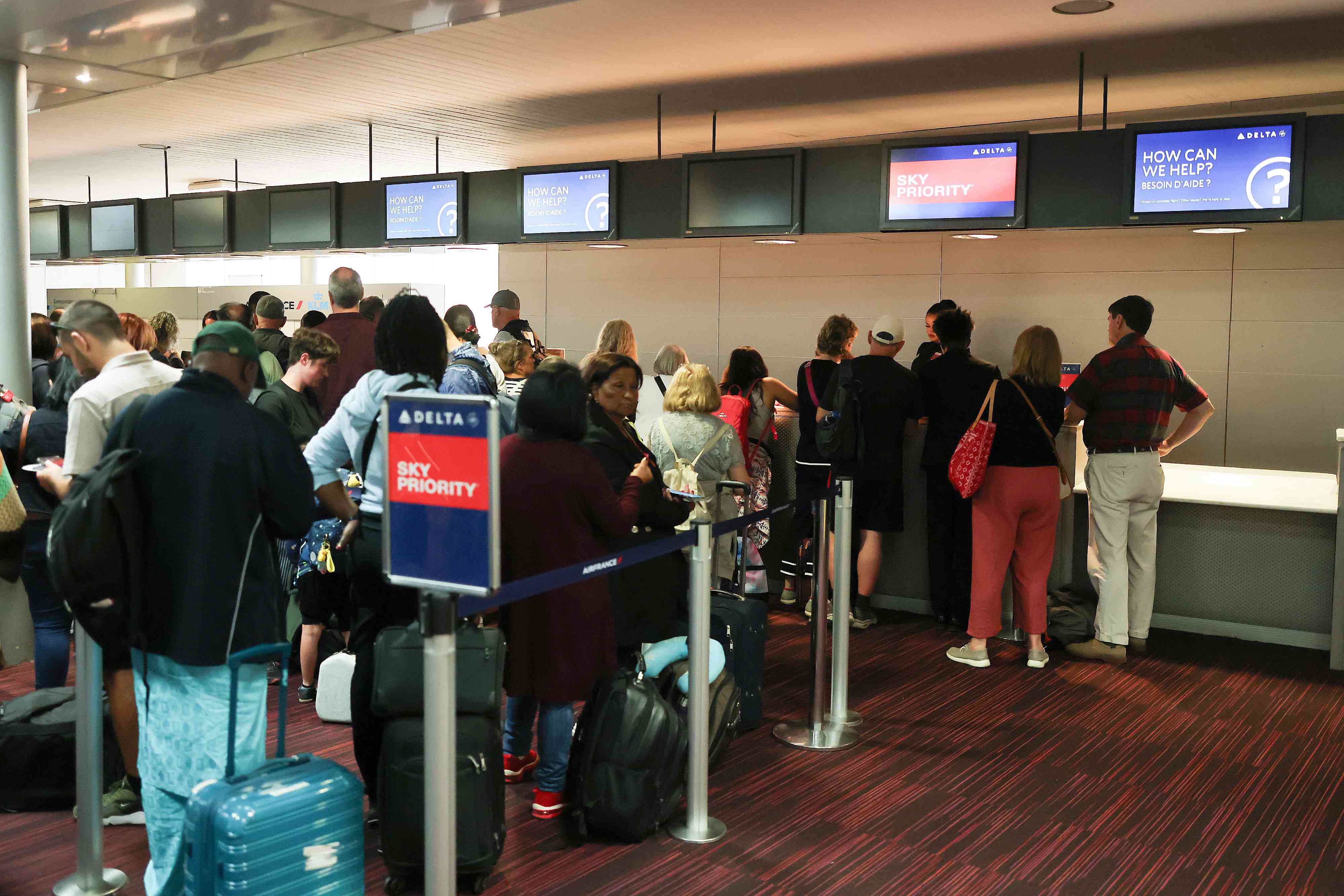 DOT Opens Investigation Into Delta Amid Ongoing Cancellations, Delays