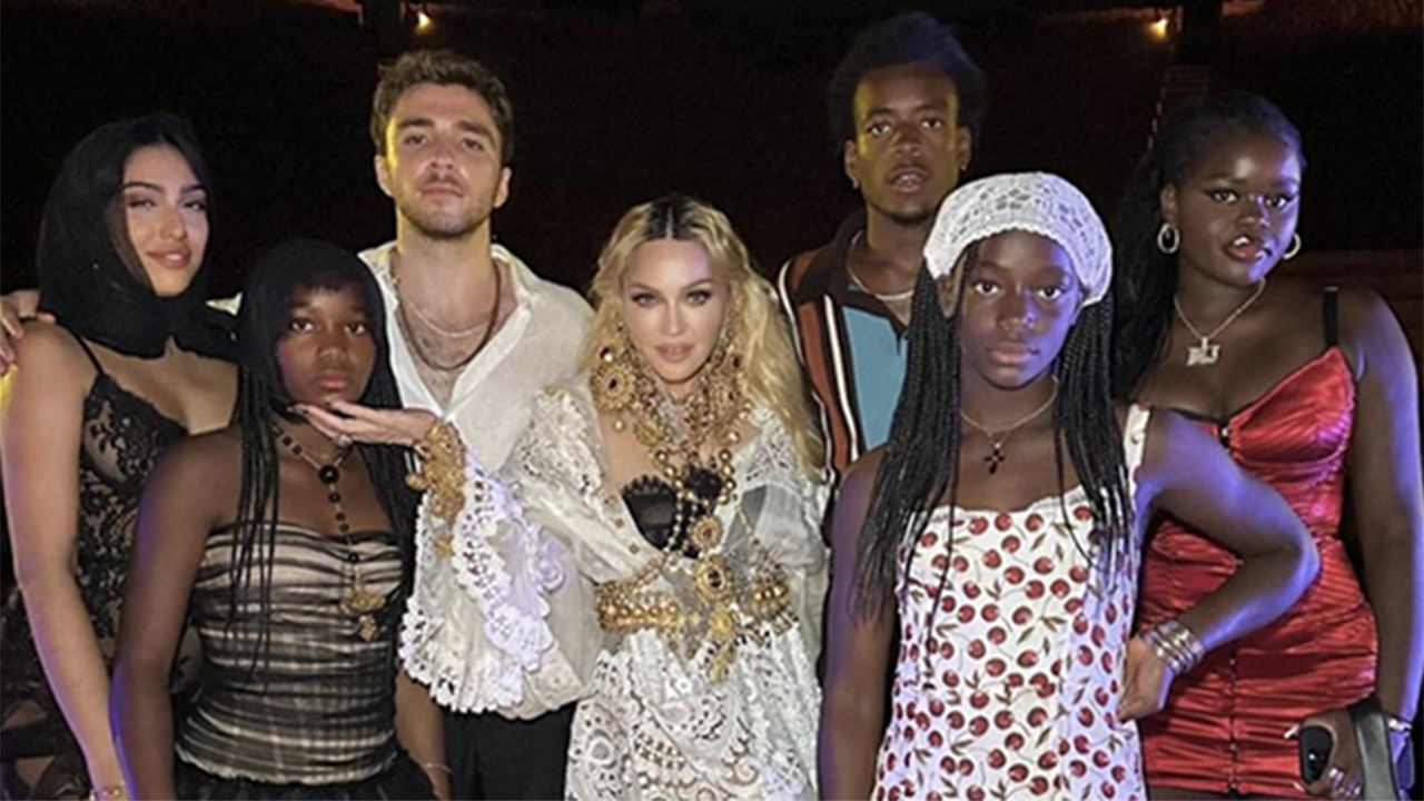 Madonna poses with her 6 kids on Italian vacation