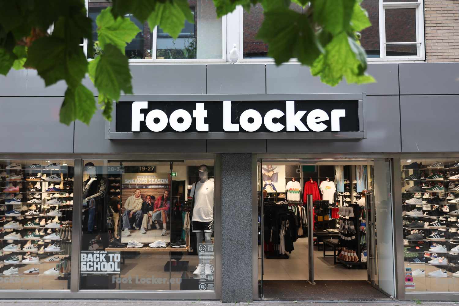 Foot Locker Stock Tripped Up By Tepid Results and Store Closures
