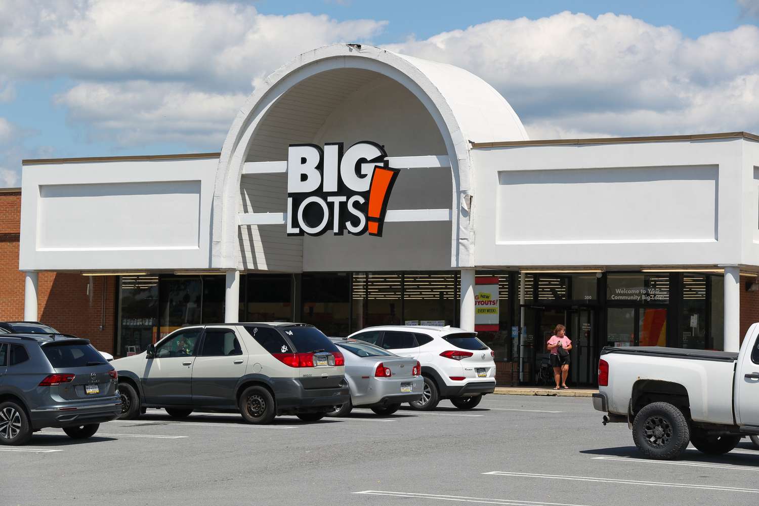 Big Lots Stock Tumbles on Reports Retailer Is Considering Filing for Bankruptcy