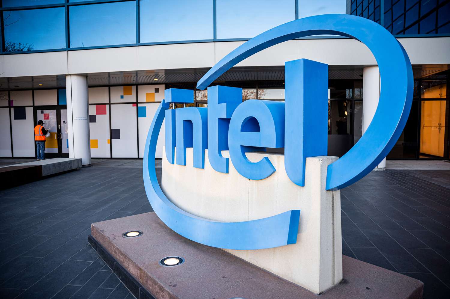 Intel Soars as Chipmaker Eyes Foundry Divestment