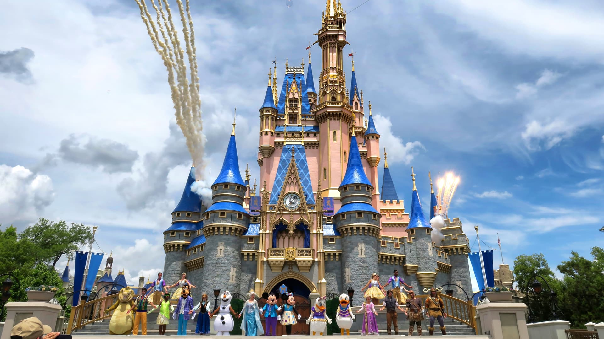 Why Disney vacation may be getting too pricey for average American family