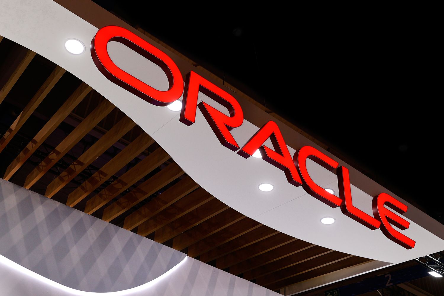 Why Oracle Stock Jumped More Than 5% to a Record High on Monday