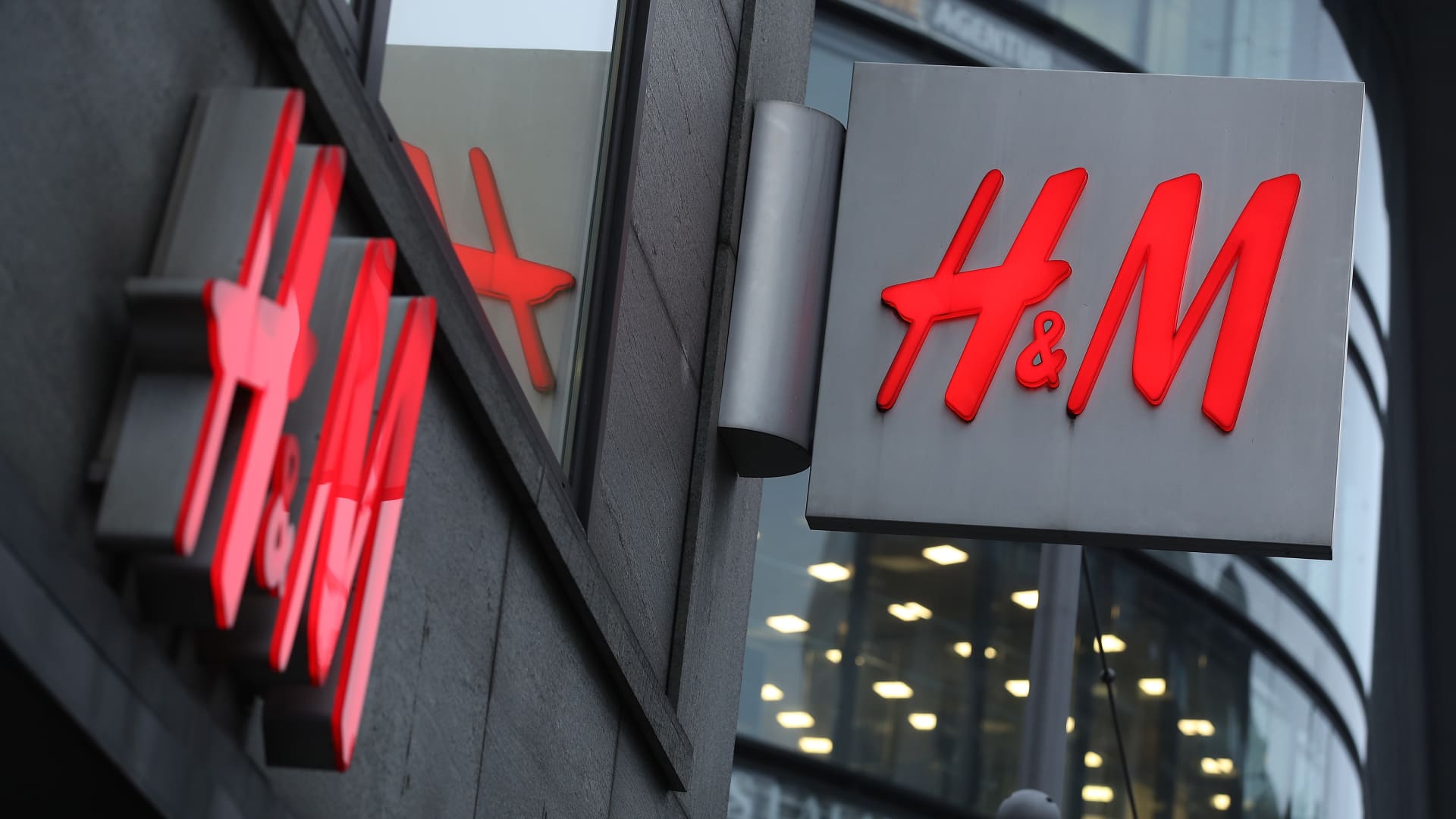 H&M shares tumble 7% on profit miss and scrapped margin target