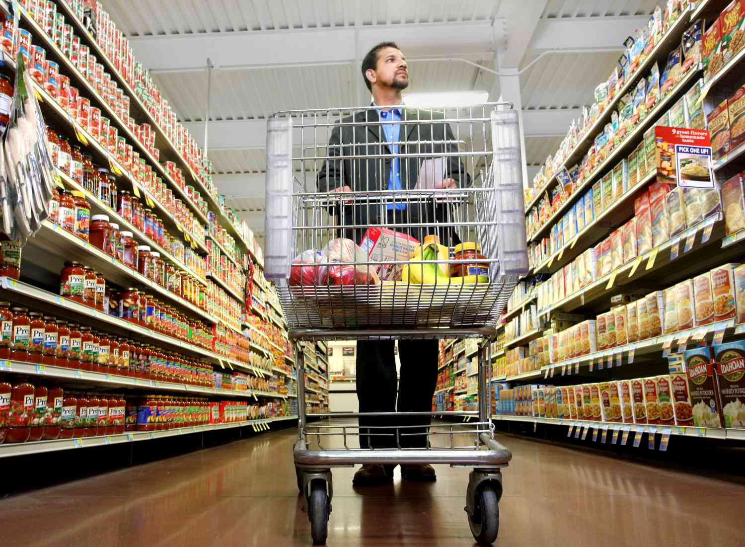 Consumers Sentiment Rises Amid Cooling Inflation