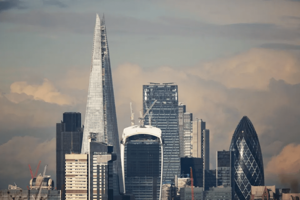 FTSE 100 hits all-time high as investors bet on interest rate cuts