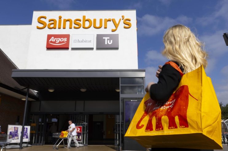 Sainsbury’s staff set for pay hike after bumper Christmas