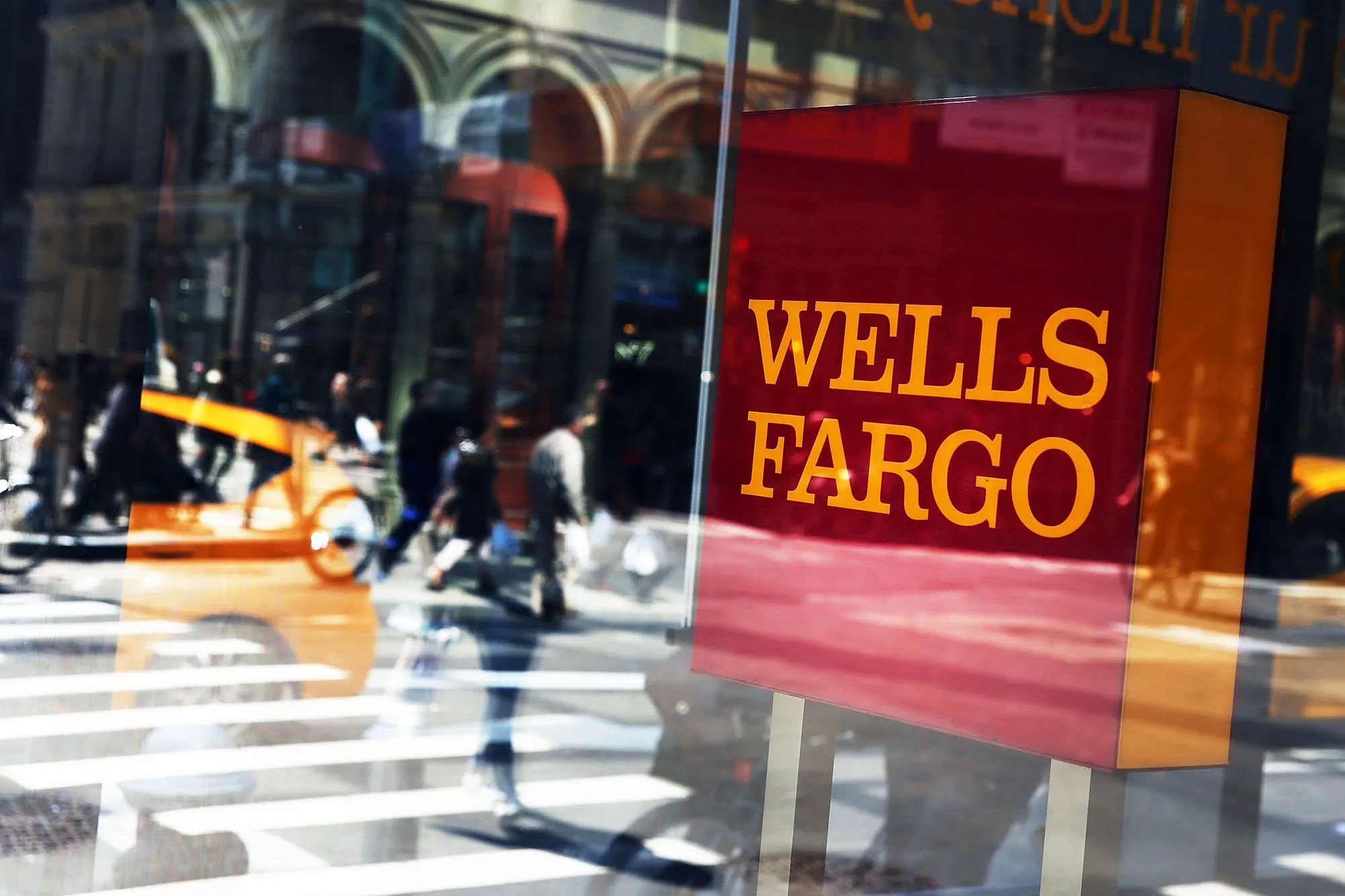 Shares of Wells Fargo Rise After Earnings Beat Strong Guidance for 2025
