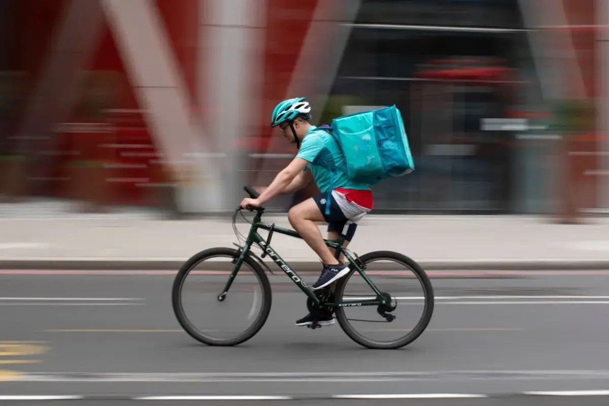 Deliveroo: Push into retail and groceries drives growth