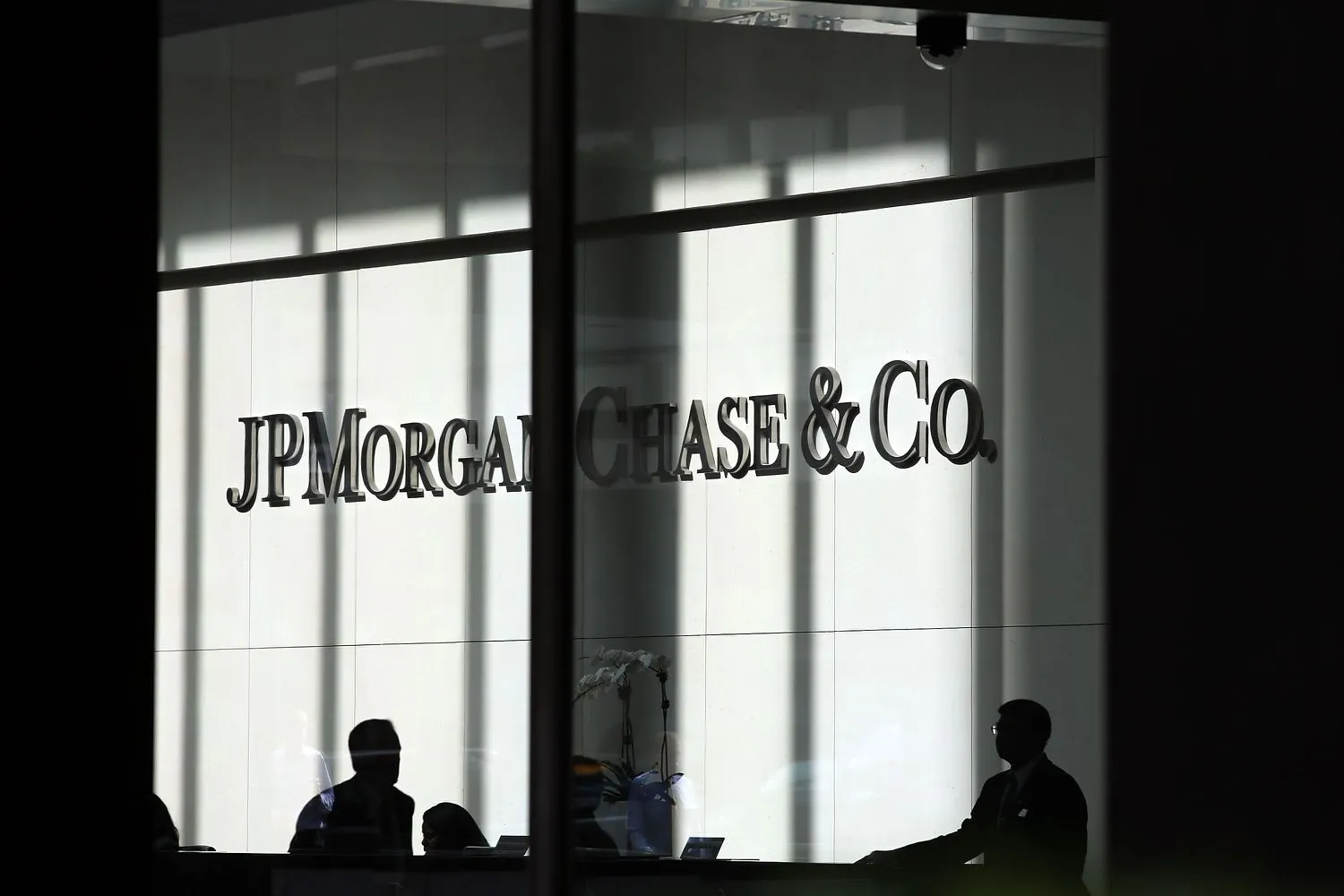 Even After CEO Jamie Dimon Described the Stock as Expensive, JPMorgan Chase is Boosting Buybacks