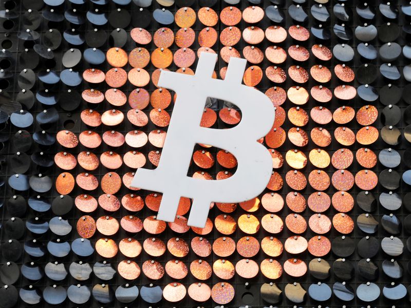 Bitcoin vs. Fiat: Peter Schiff Weighs In
