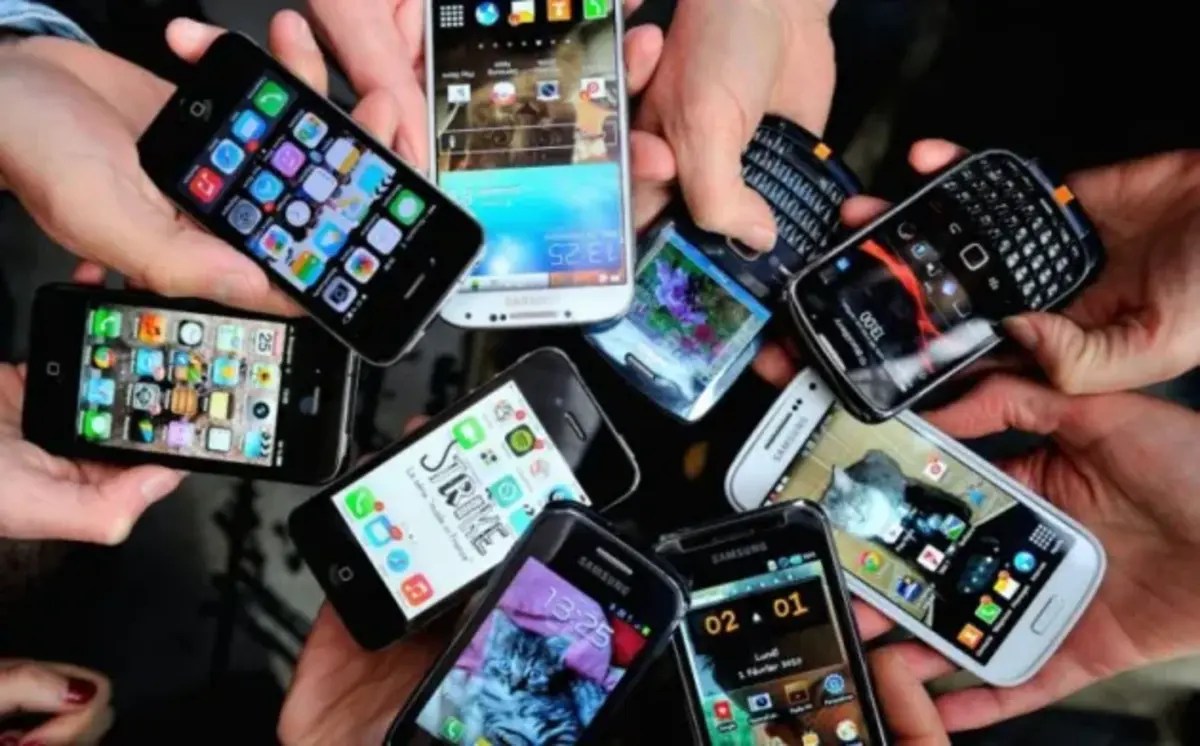 Tories push for school smartphone ban to be added to education bill