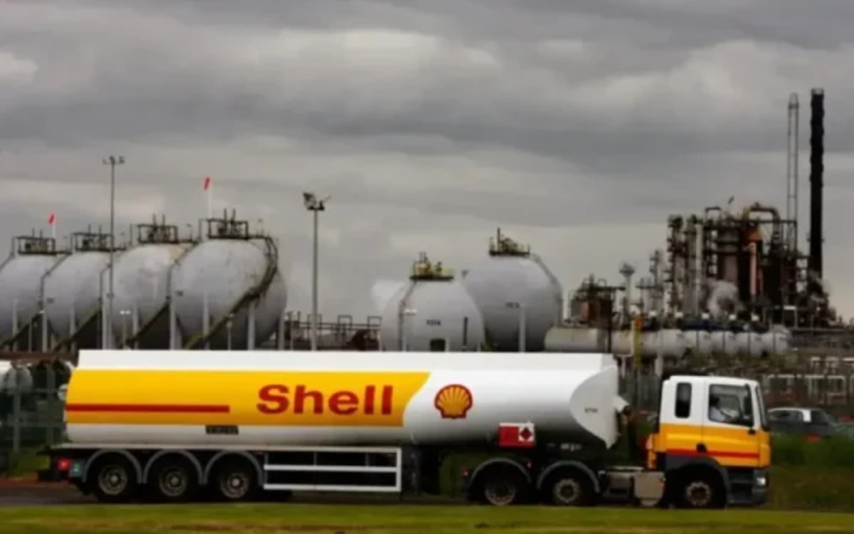 Shell to post lower 2024 profit after year of faltering oil demand