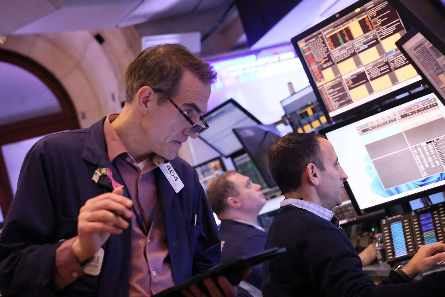 U.S. Stocks Brace for Heavy Losses as Treasury Yields Tumble in Flight-to-Safety Move