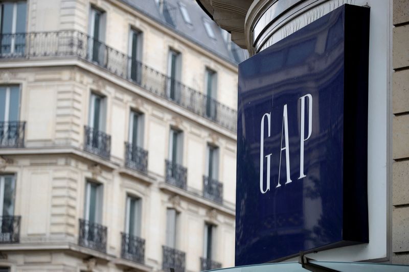 Gap lists tariff costs but excludes them from forecast, shares dive