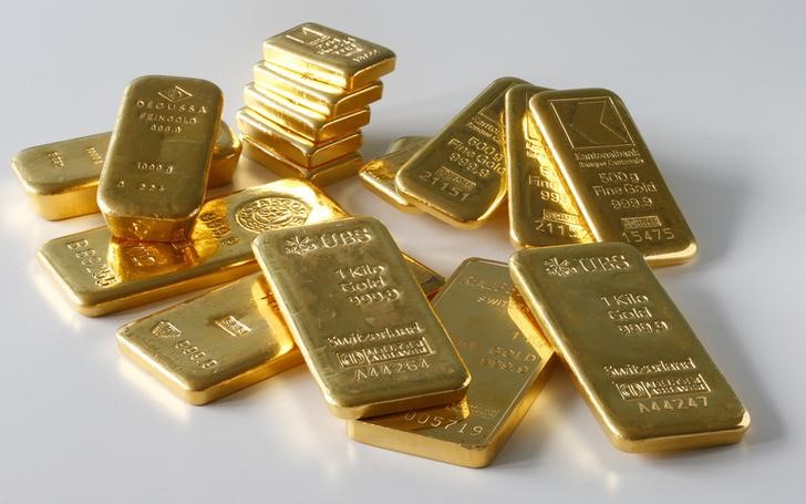 Gold prices rise as US trade war uncertainty, mixed China data dent risk